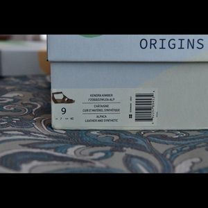 Tan Earth brand sandals